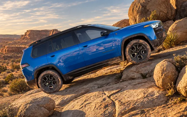Jeep Cherokee Trailhawk 2027: noutăți pentru teren accidentat Jeep Cherokee Trailhawk 2027: noutăți pentru teren accidentat