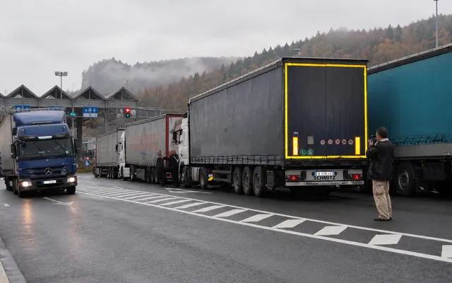 Program special pentru camioanele spre Ungaria: circulație nocturnă permisă în weekendul 27-28 iunie