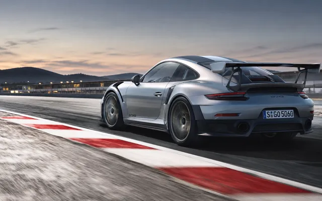 Porsche 911 GT2 Flachbau RS: Sonderwunsch vs 911 de serie