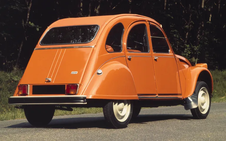 Citroën 2CV возвращается как электромобиль: что известно Citroën 2CV возвращается как электромобиль: что известно