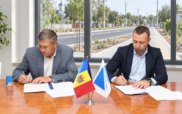 Moldova construiește 3,92 km de trotuare pe patru drumuri naționale Moldova construiește 3,92 km de trotuare pe patru drumuri naționale